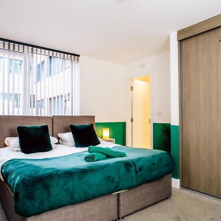 Modern Two-Bedroom Apartment - Central Location, Free Wi-Fi, Ideal For Long Stays By Av Hughes Properties Milton Keynes Eksteriør billede