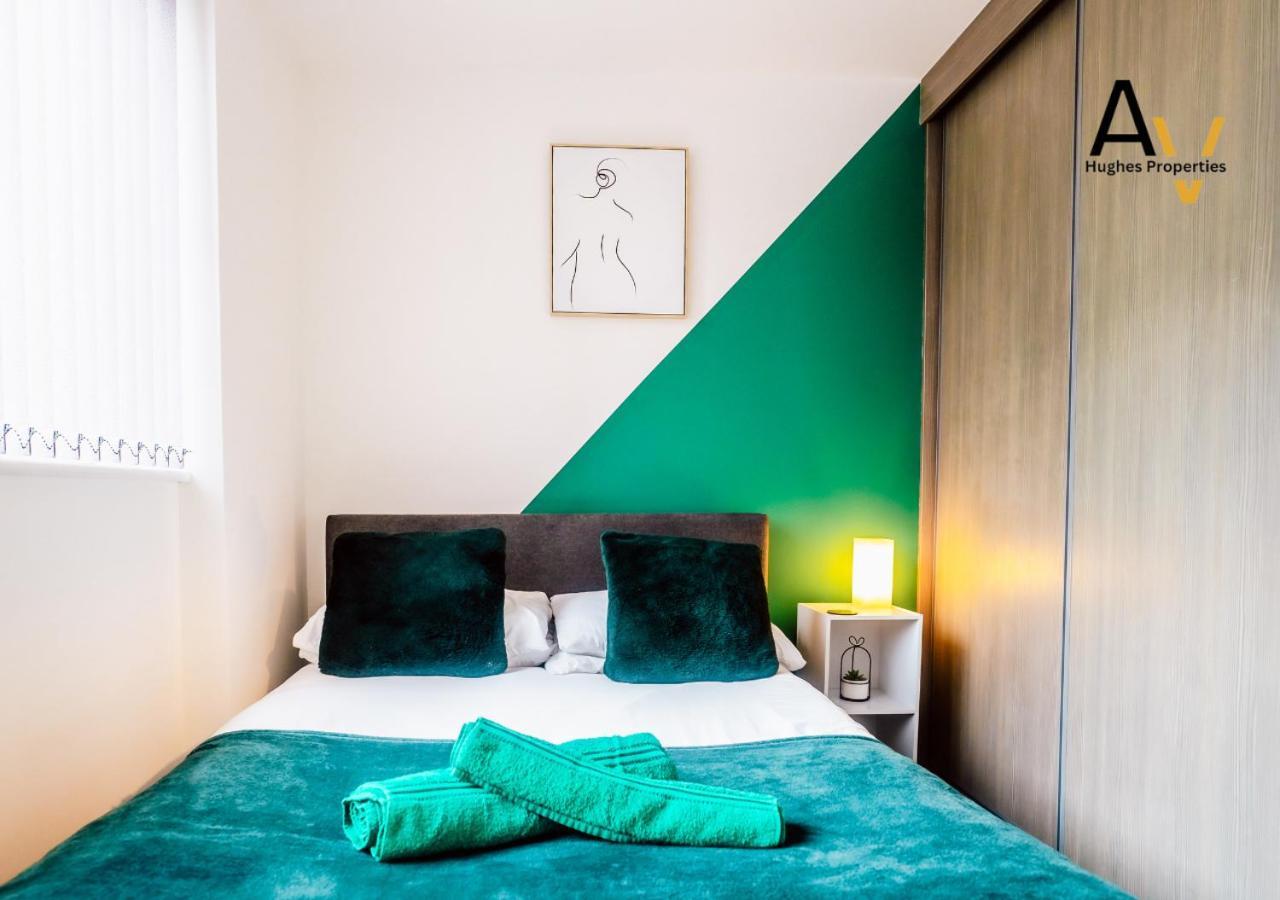 Modern Two-Bedroom Apartment - Central Location, Free Wi-Fi, Ideal For Long Stays By Av Hughes Properties Milton Keynes Eksteriør billede