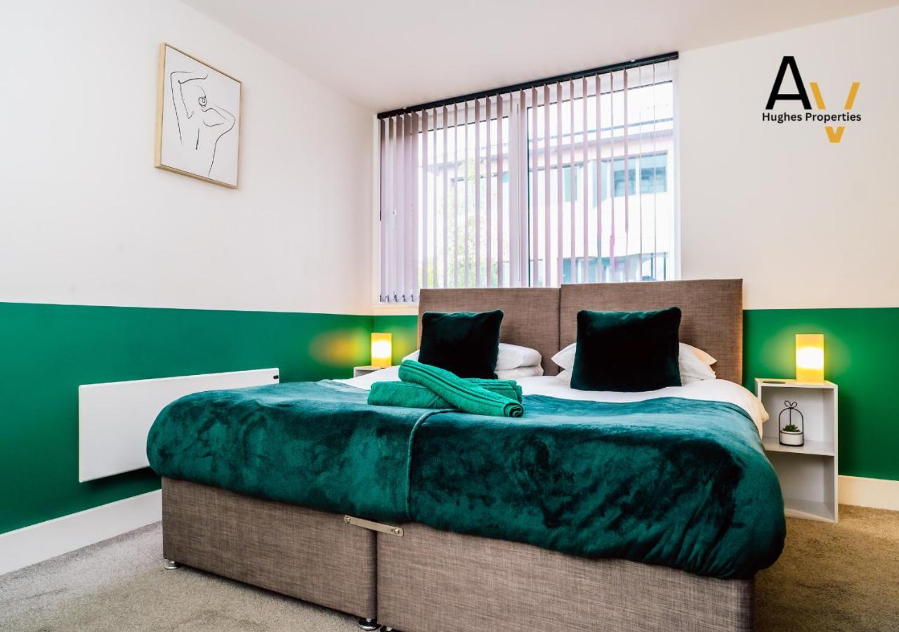 Modern Two-Bedroom Apartment - Central Location, Free Wi-Fi, Ideal For Long Stays By Av Hughes Properties Milton Keynes Eksteriør billede