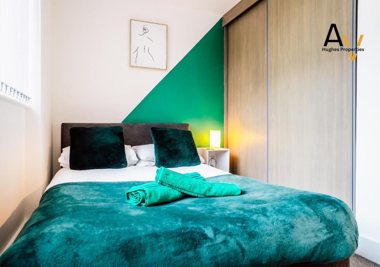Modern Two-Bedroom Apartment - Central Location, Free Wi-Fi, Ideal For Long Stays By Av Hughes Properties Milton Keynes Eksteriør billede