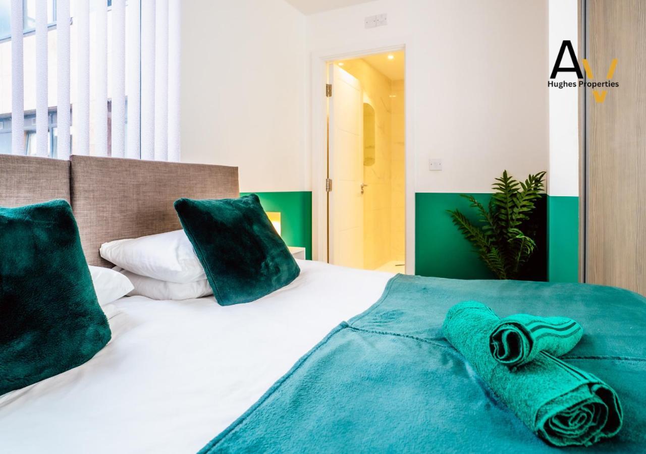 Modern Two-Bedroom Apartment - Central Location, Free Wi-Fi, Ideal For Long Stays By Av Hughes Properties Milton Keynes Eksteriør billede