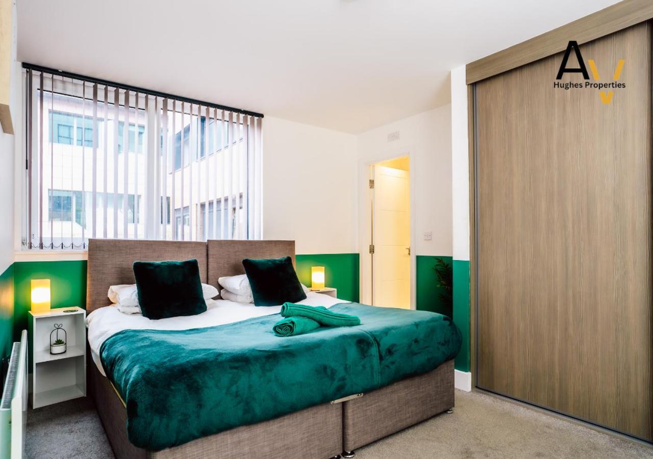 Modern Two-Bedroom Apartment - Central Location, Free Wi-Fi, Ideal For Long Stays By Av Hughes Properties Milton Keynes Eksteriør billede