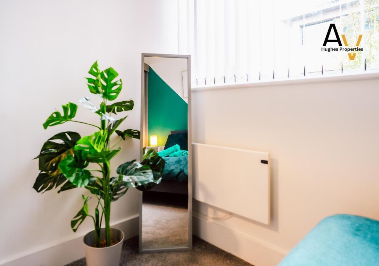 Modern Two-Bedroom Apartment - Central Location, Free Wi-Fi, Ideal For Long Stays By Av Hughes Properties Milton Keynes Eksteriør billede